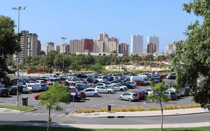 Benidorm inicia el domingo por la noche el pintado de las nuevas zonas verdes de aparcamiento